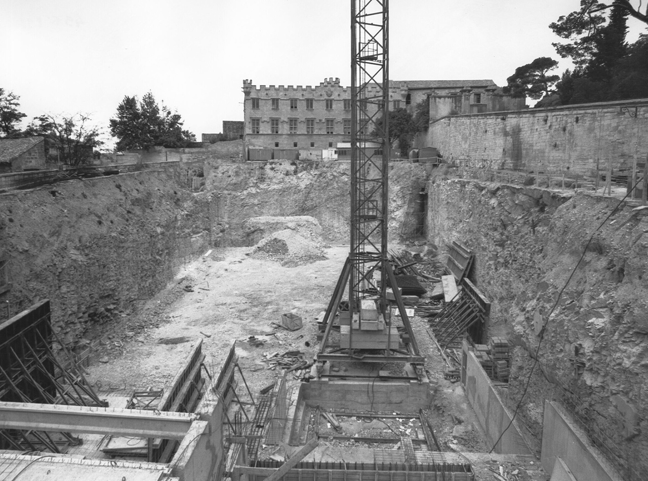 Chantier de construction du parking du Palais des Papes